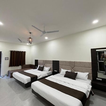 Tekri Farms And Retreat Hotel Ujjain Eksteriør billede